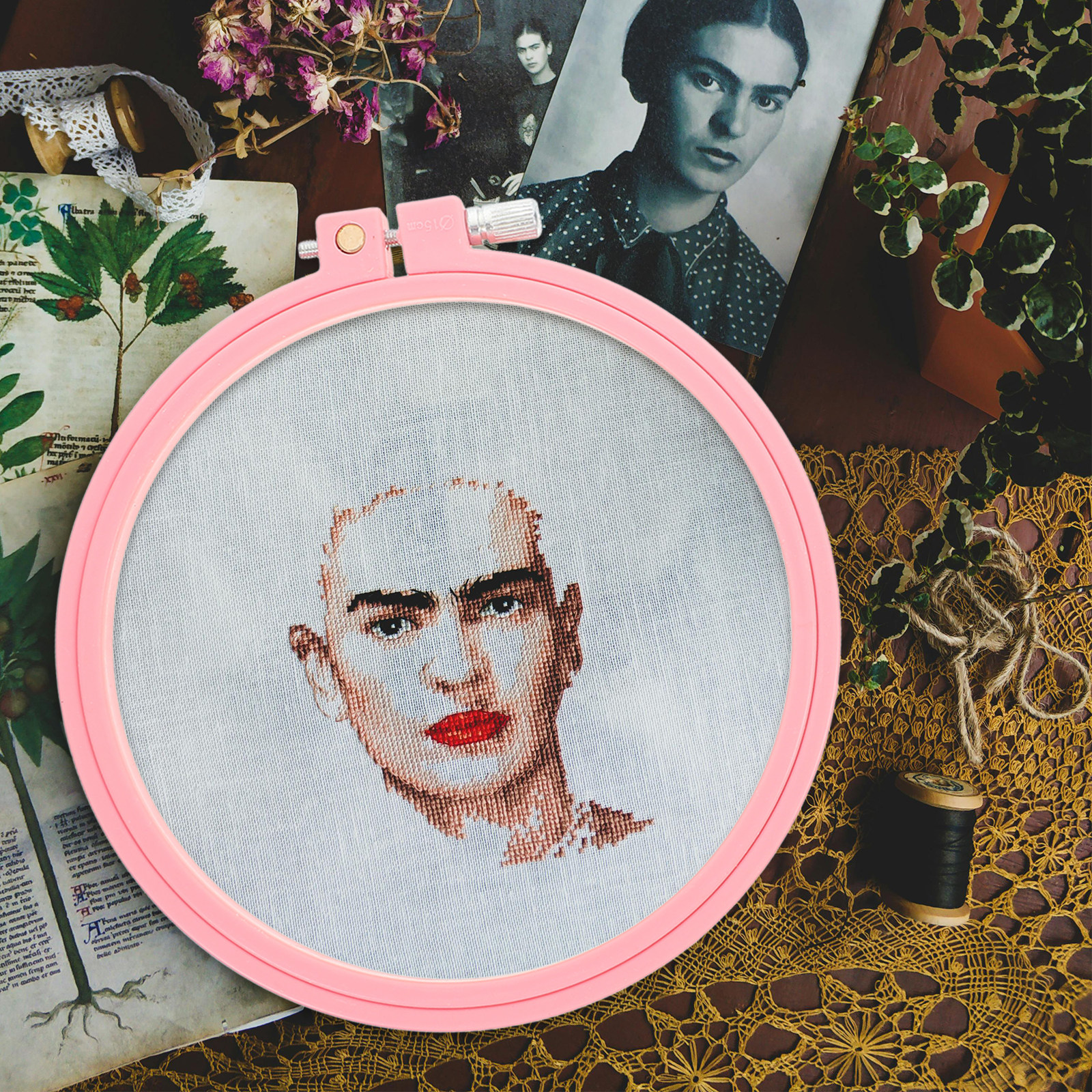 Craft And Art Difference - 4Pcs Adjustable Plastic Embroidery Hoops Set